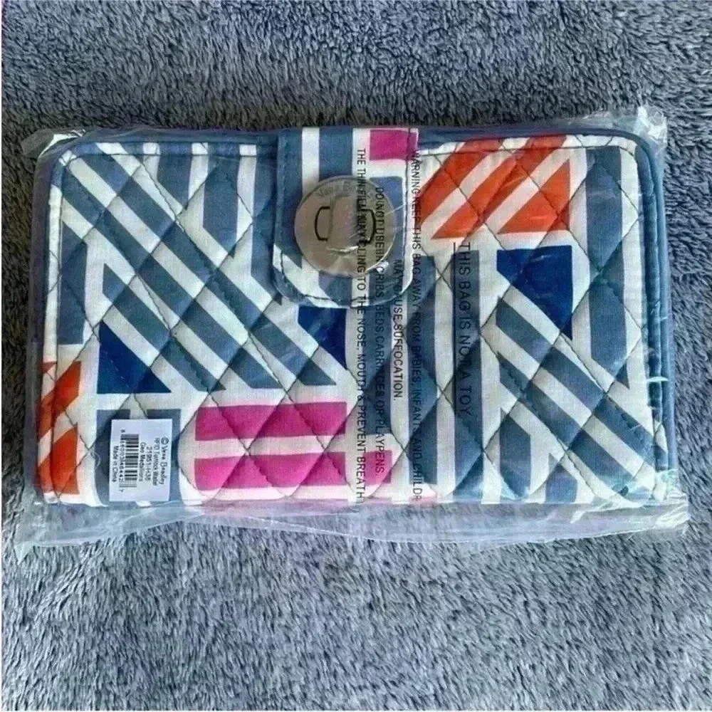 Vera Bradley RFID Turnlock Wallet in Geo Medallions NWT